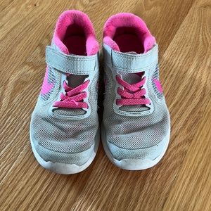 Toddler girls Nike shoe